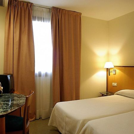 Hostal Meson Pepa Logrono Bagian luar foto