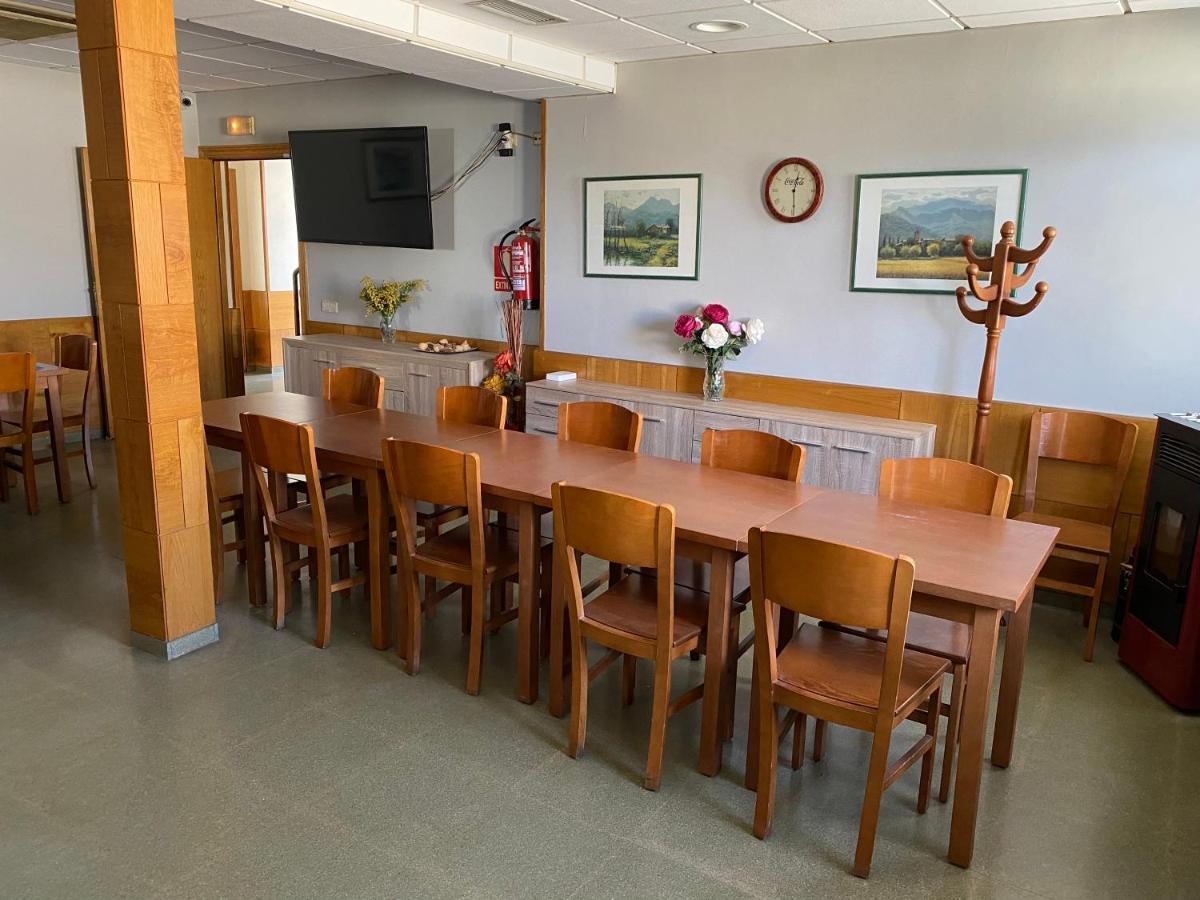 Hostal Meson Pepa Logrono Bagian luar foto