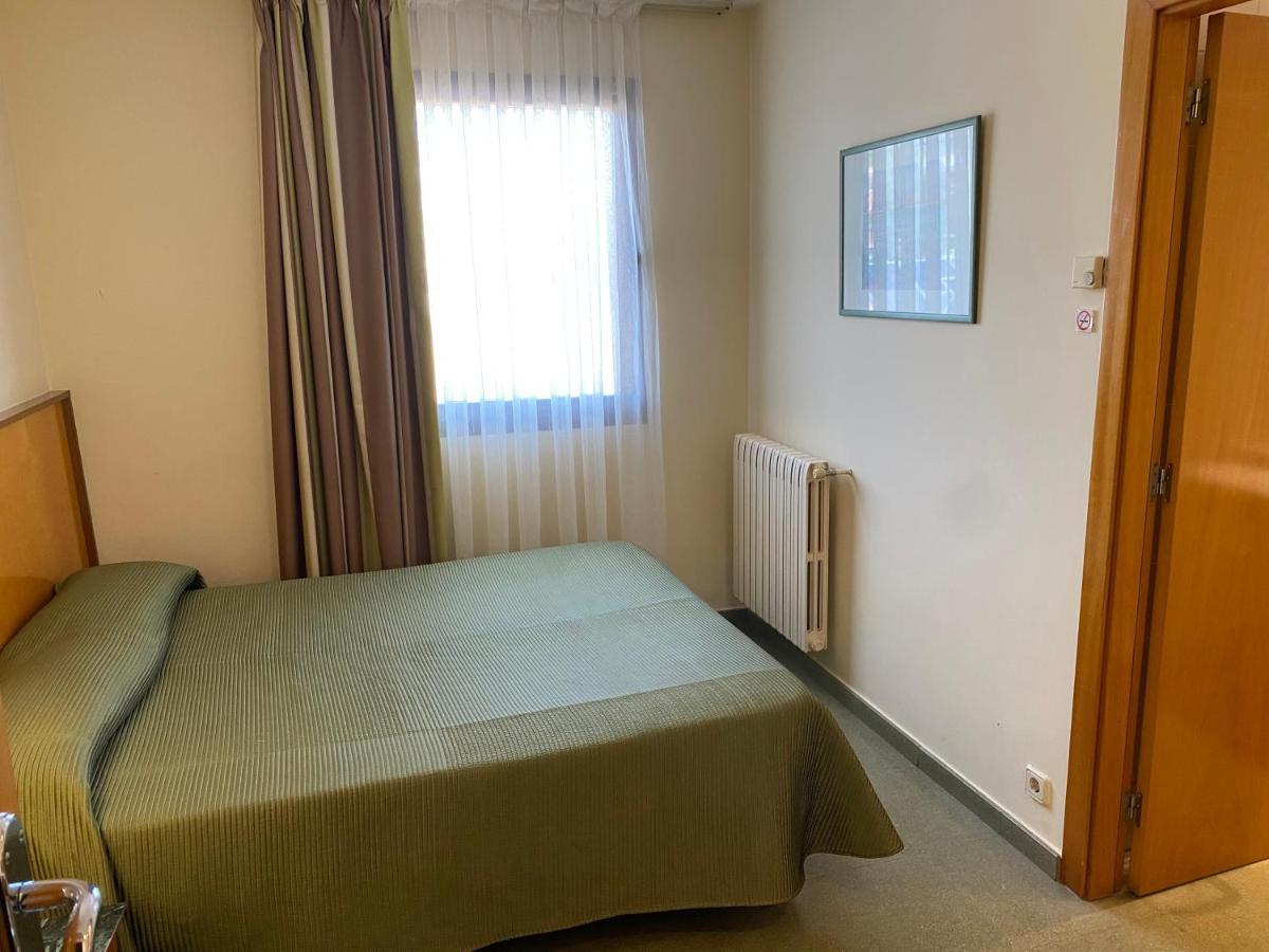 Hostal Meson Pepa Logrono Bagian luar foto