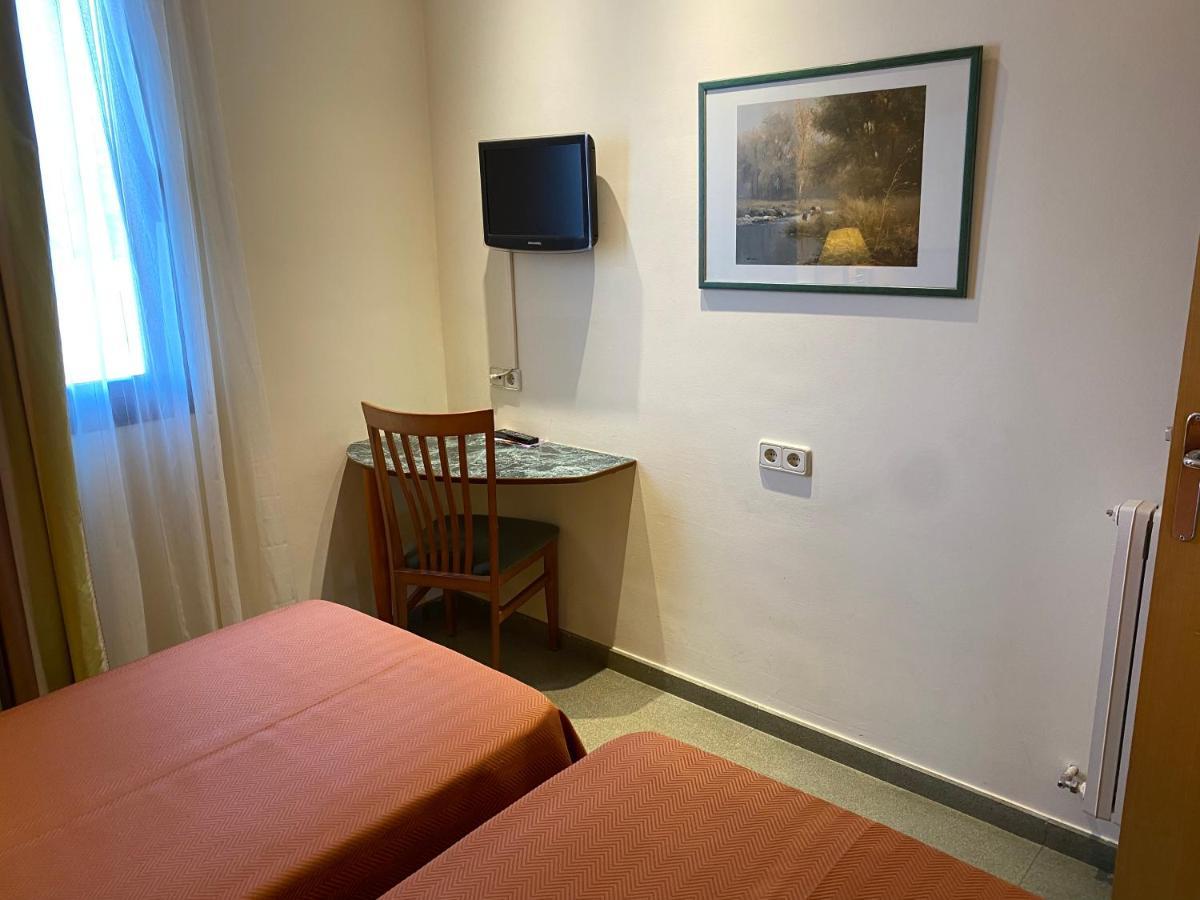 Hostal Meson Pepa Logrono Bagian luar foto