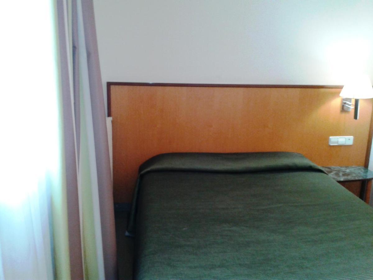 Hostal Meson Pepa Logrono Bagian luar foto